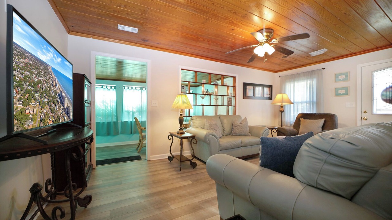 Photo of Livingroom in Crescent Beach