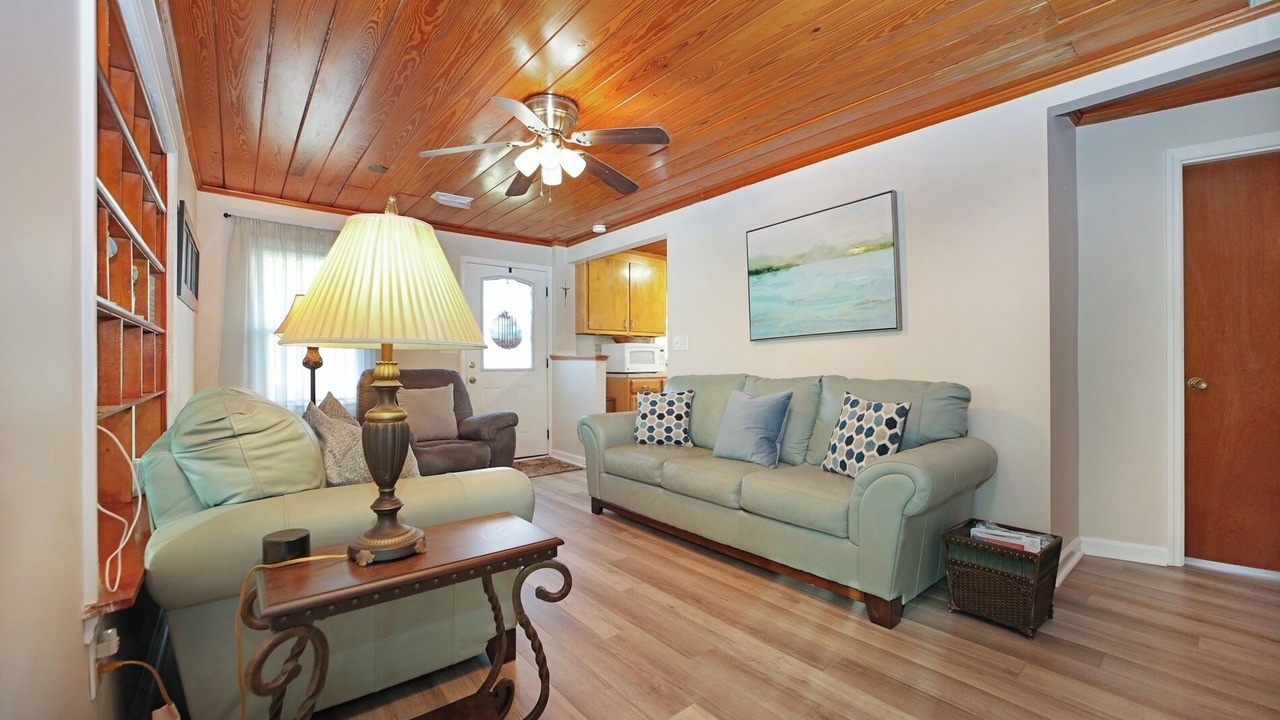 Photo of Livingroom in Crescent Beach