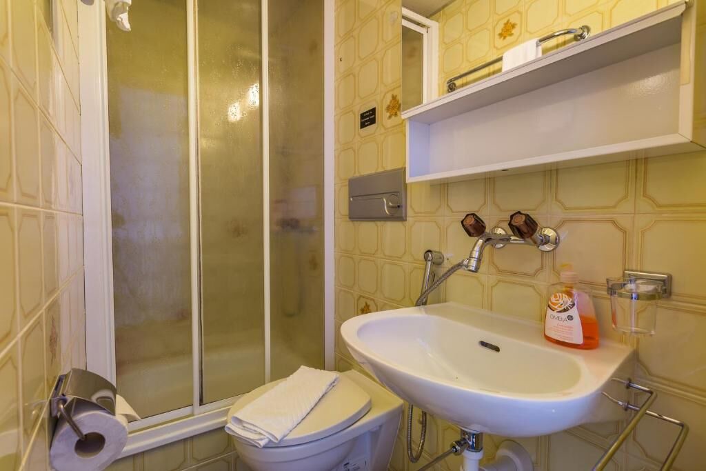 Photo of Bathroom in Beatenberg