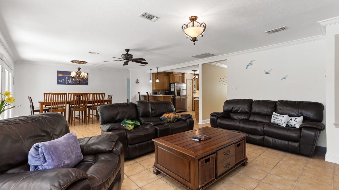 Photo of Livingroom in McQueeney