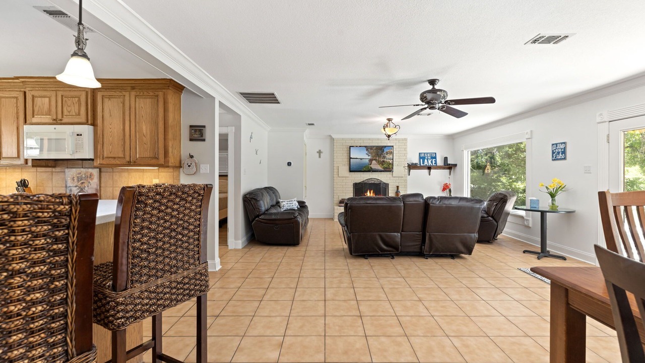 Photo of Livingroom in McQueeney