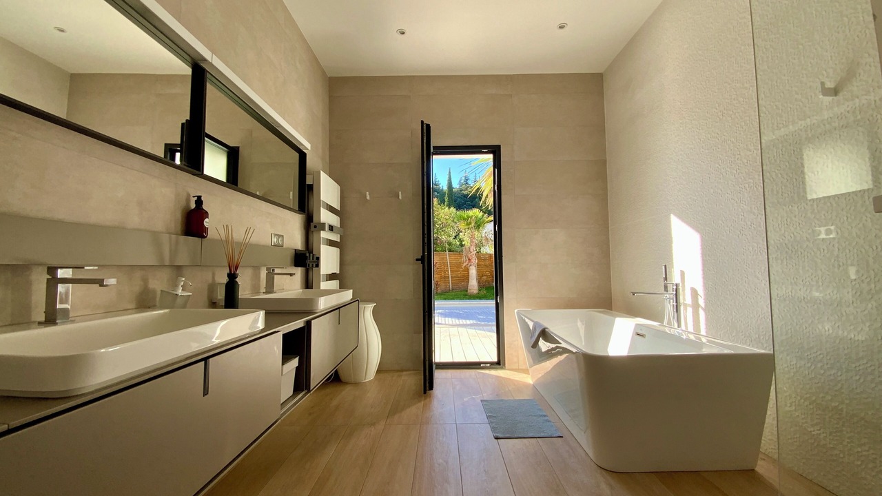 Photo of Bathroom in Corconne