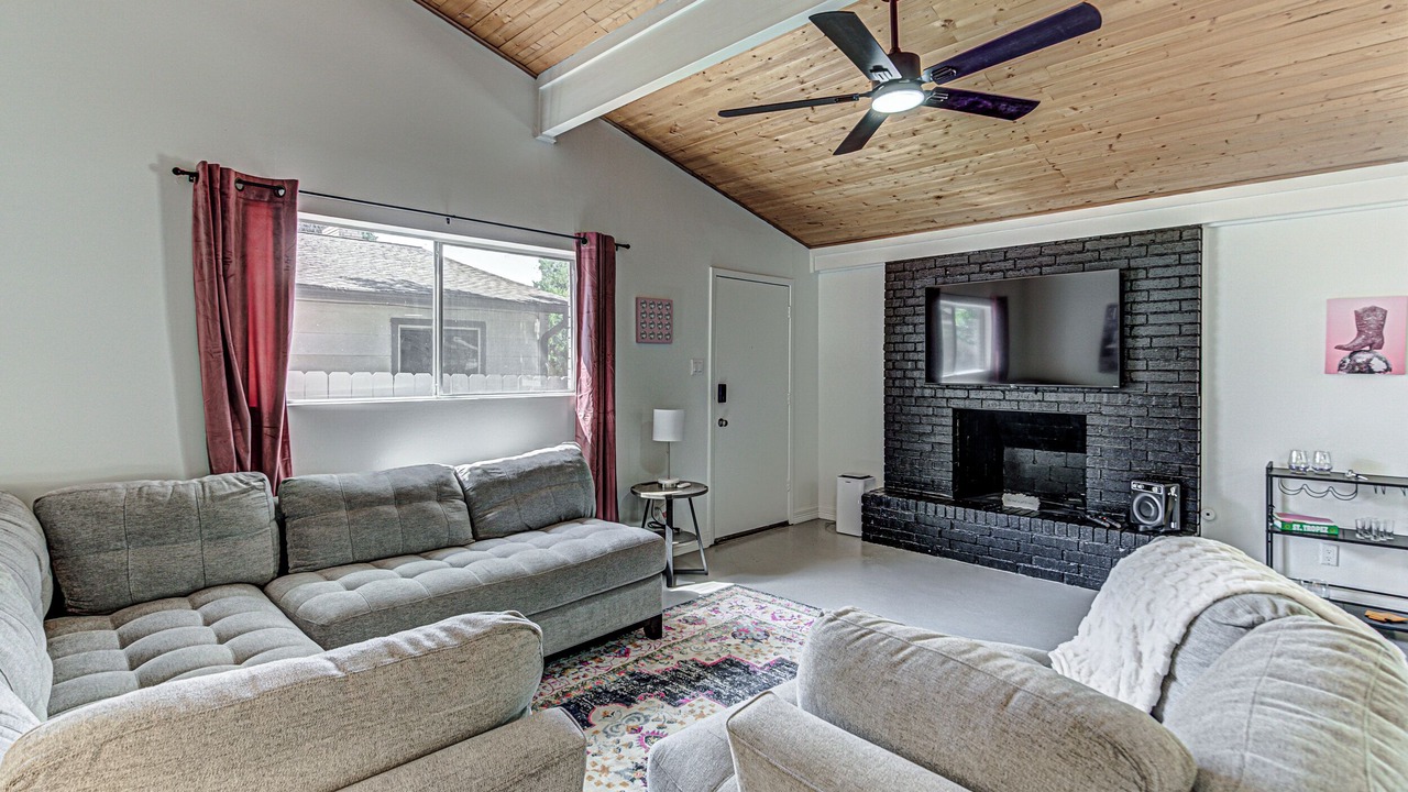 Photo of Livingroom in Barton Hills