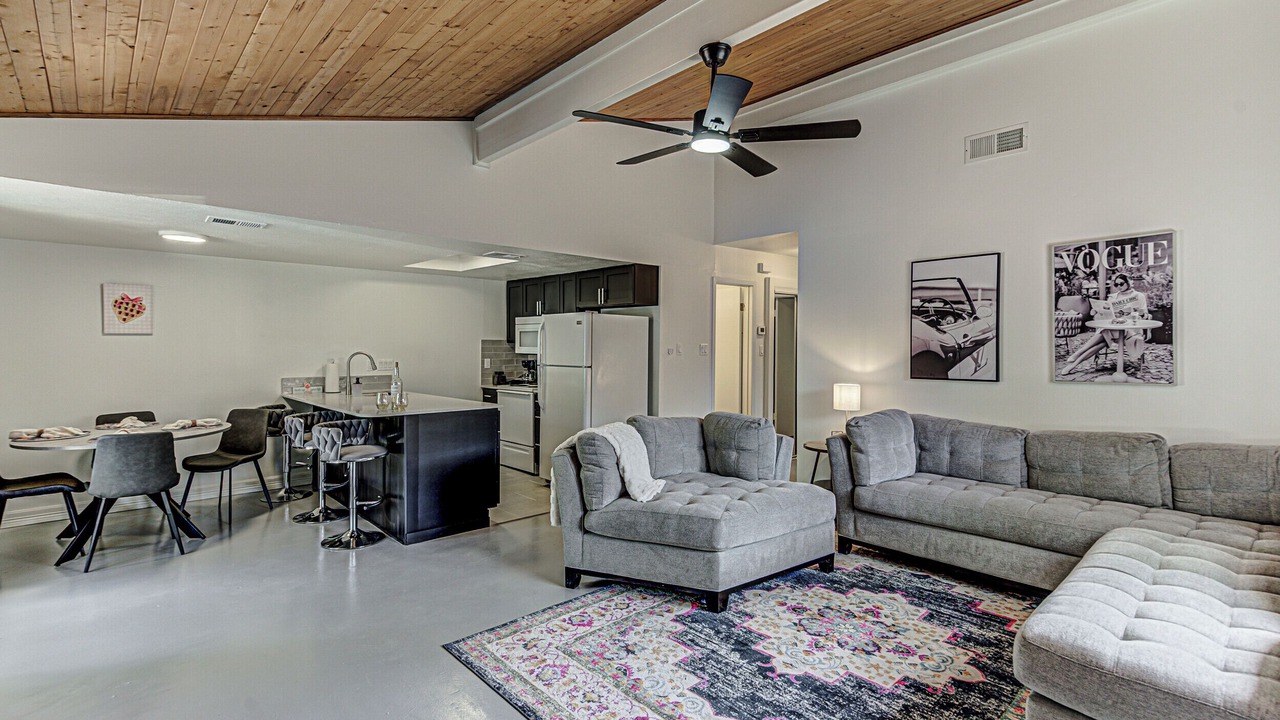 Photo of Livingroom in Barton Hills