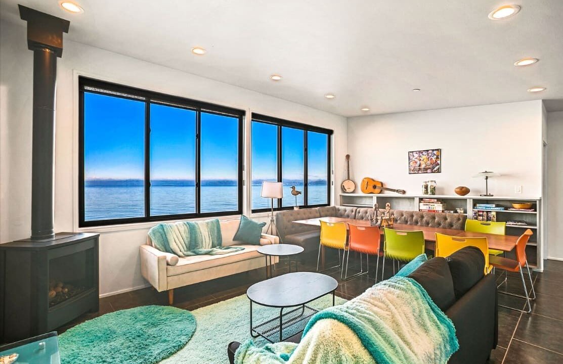 Photo of Livingroom in Rollingbay
