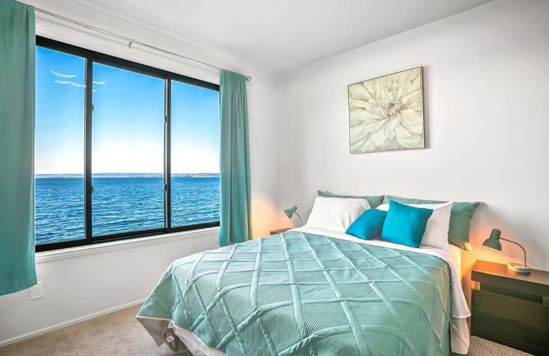 Photo of Bedroom in Rollingbay