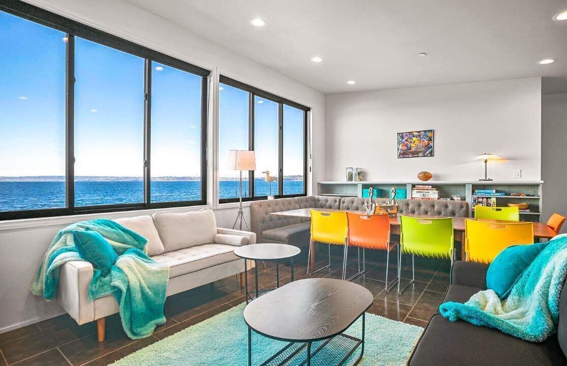 Photo of Livingroom in Rollingbay