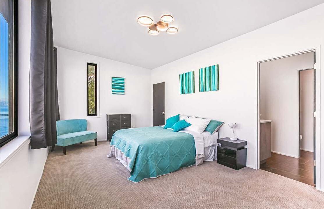 Photo of Bedroom in Rollingbay