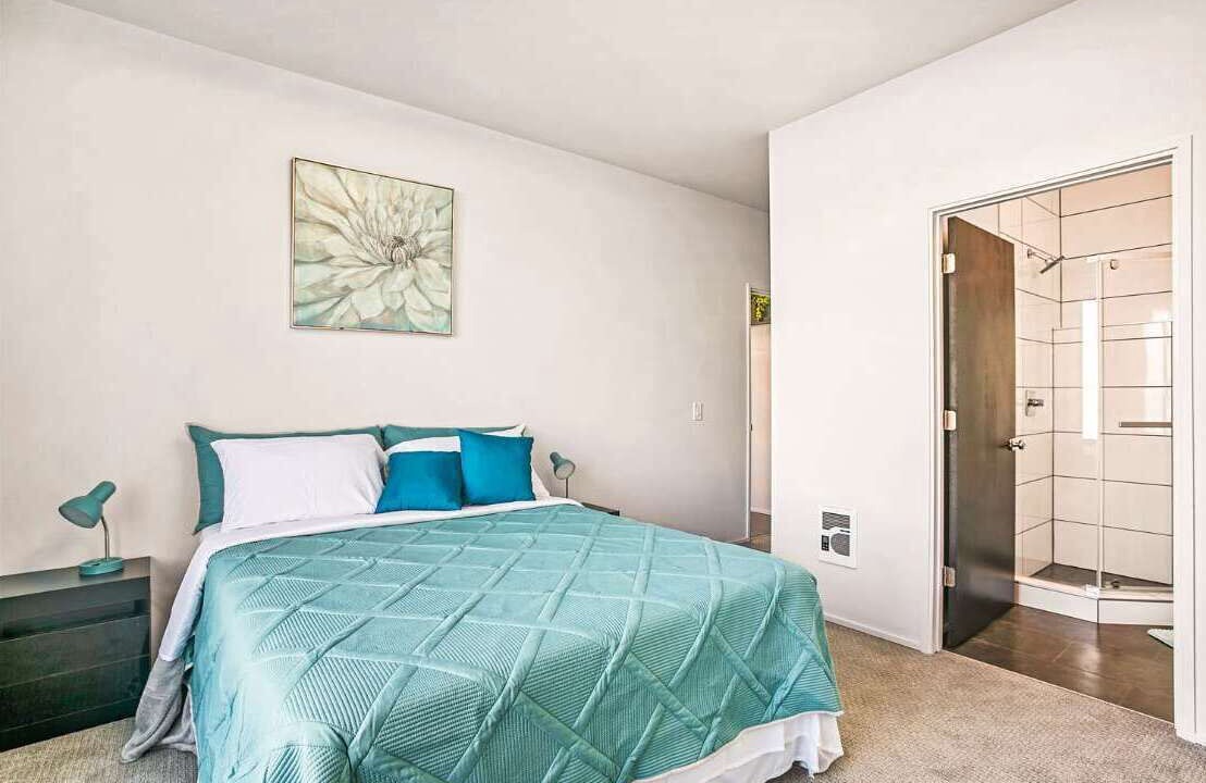 Photo of Bedroom in Rollingbay