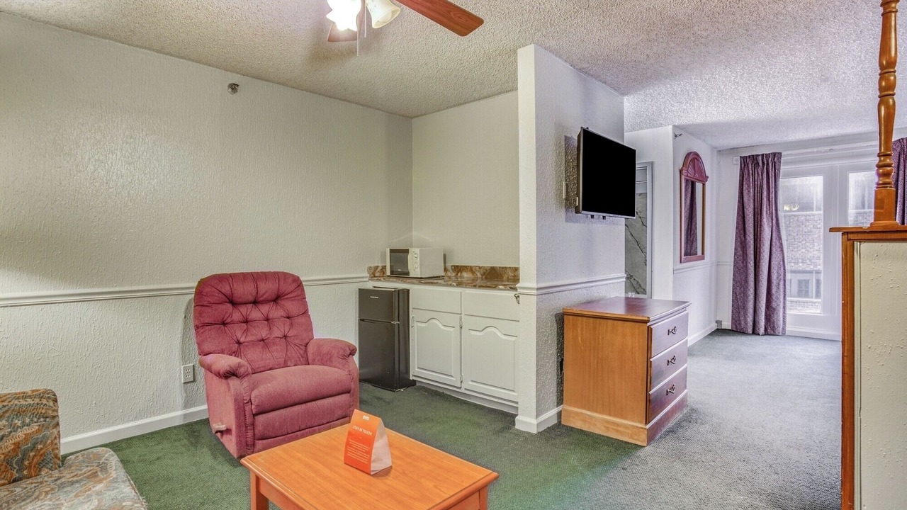 Photo of Livingroom in South Tulsa