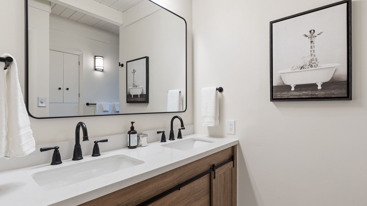 Photo of Bathroom in South Capitol