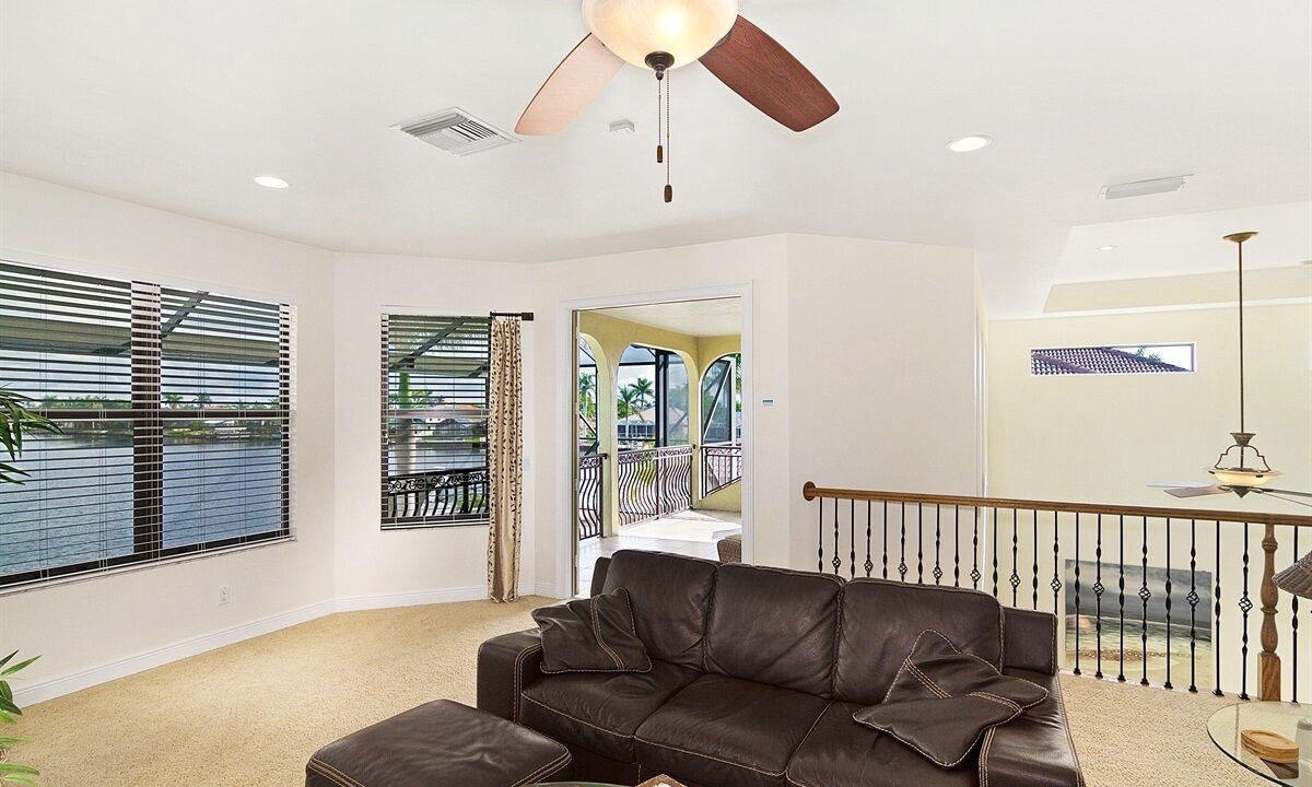 Photo of Livingroom in Eight Lakes