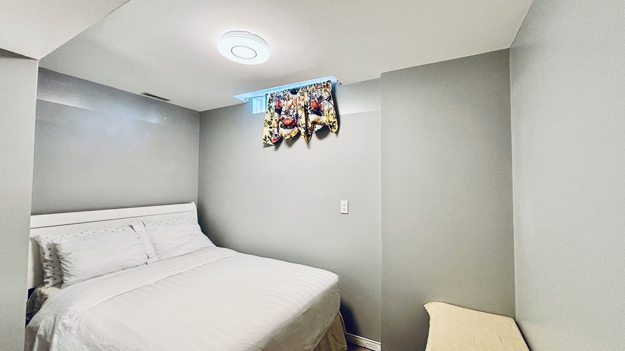 Photo of Bedroom in Alcona