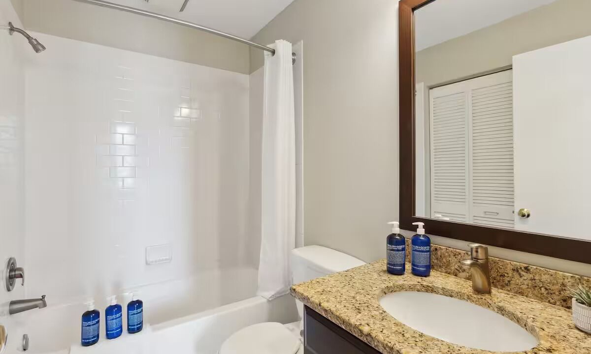 Photo of Bathroom in Downtown Pittsburgh