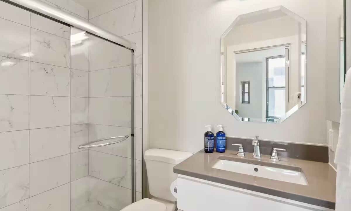 Photo of Bathroom in Downtown Pittsburgh
