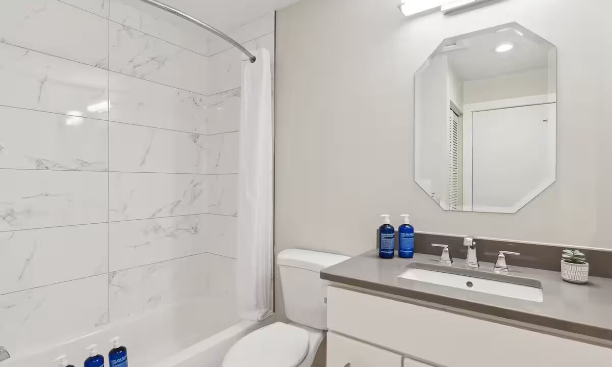 Photo of Bathroom in Downtown Pittsburgh