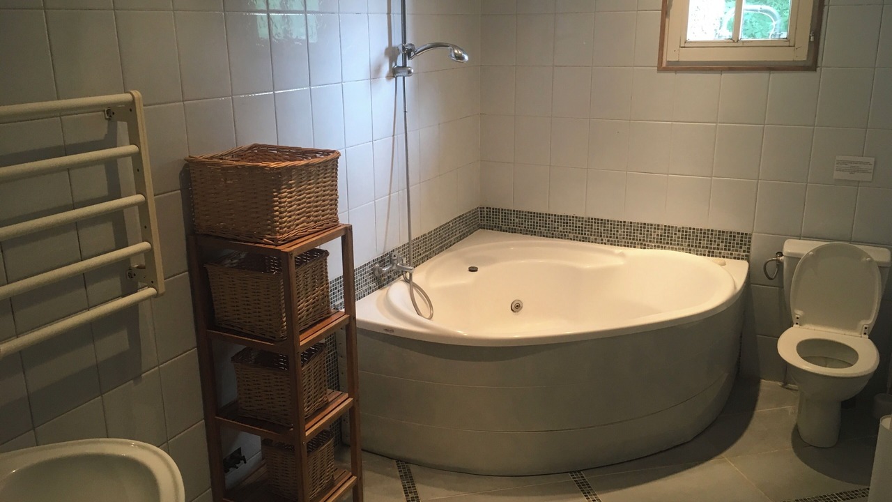 Photo of Bathroom in Ernes