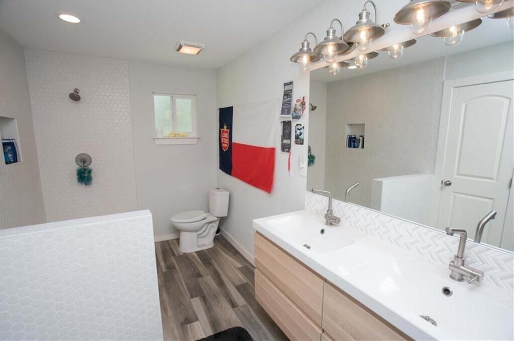 Photo of Bathroom in Manchaca