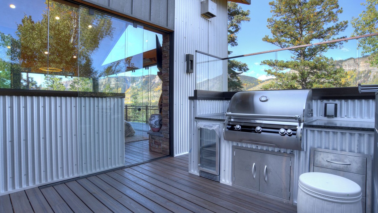 Photo of Patio Balcony in Columbine Lake