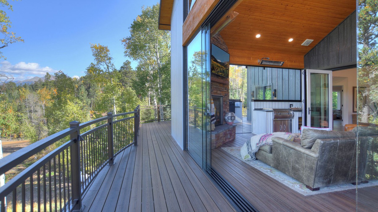 Photo of Patio Balcony in Columbine Lake