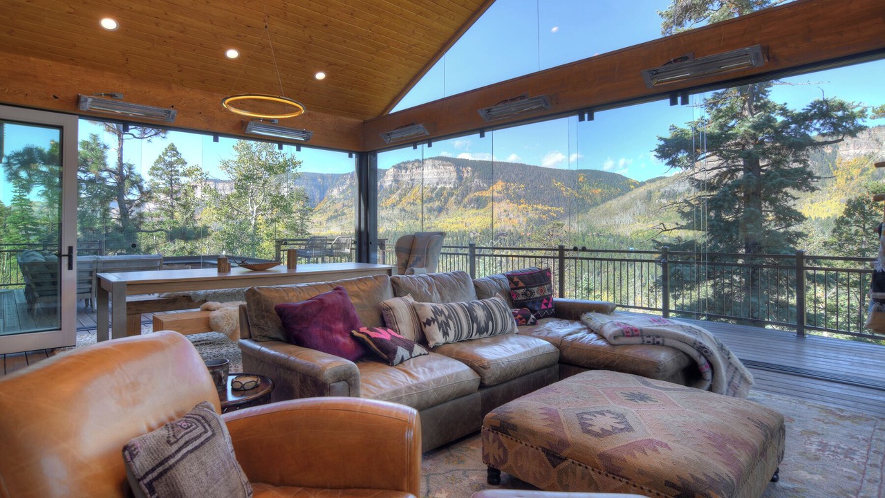 Photo of Livingroom in Columbine Lake