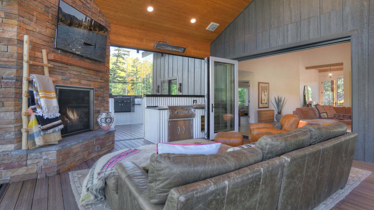 Photo of Patio Balcony in Columbine Lake