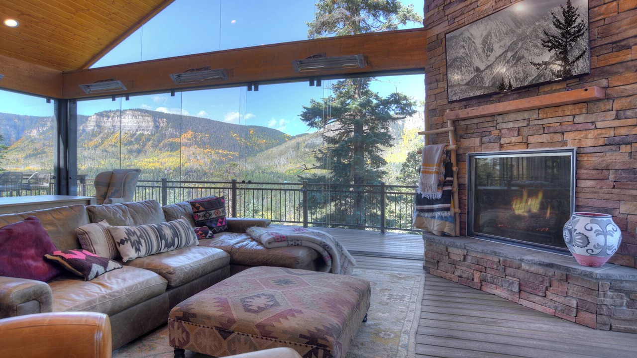 Photo of Livingroom in Columbine Lake