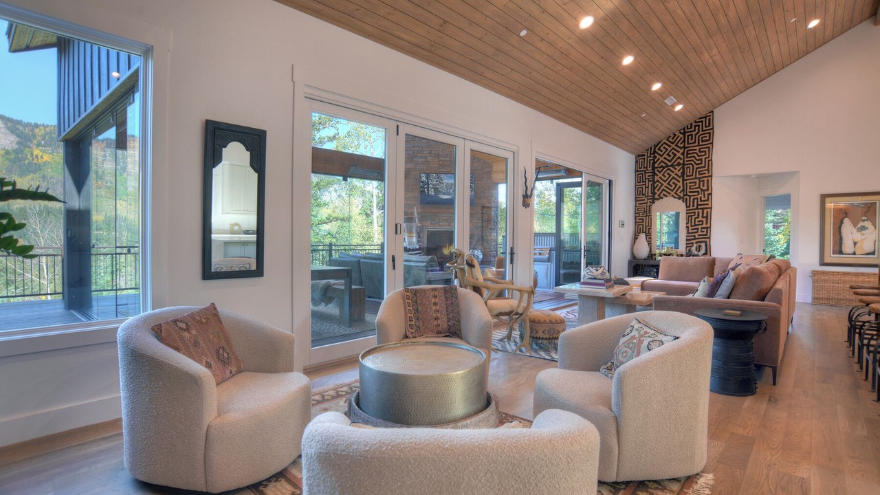 Photo of Livingroom in Columbine Lake