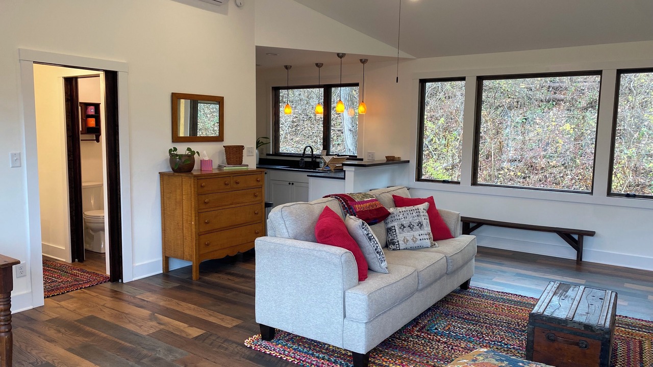 Photo of Livingroom in Rockbridge Baths