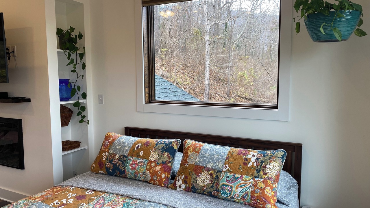 Photo of Bedroom in Rockbridge Baths