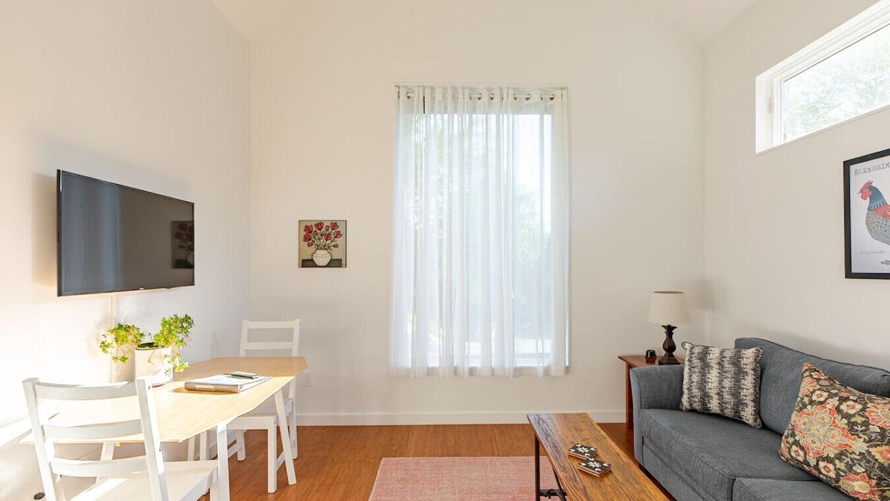 Photo of Livingroom in North Downtown