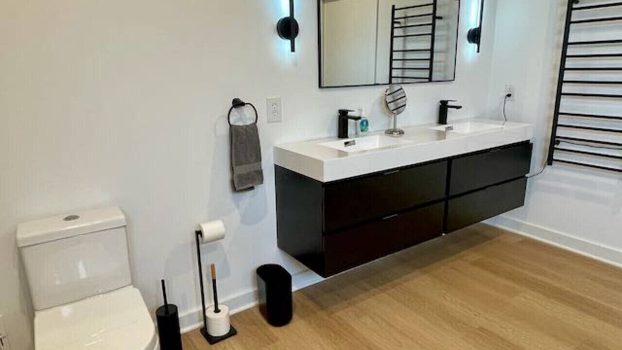 Photo of Bathroom in Woolen Mills