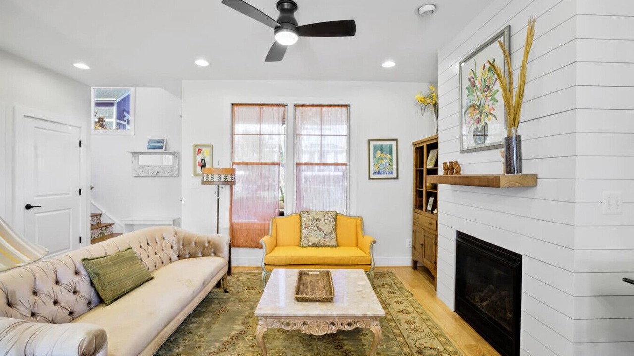 Photo of Livingroom in Locust Grove