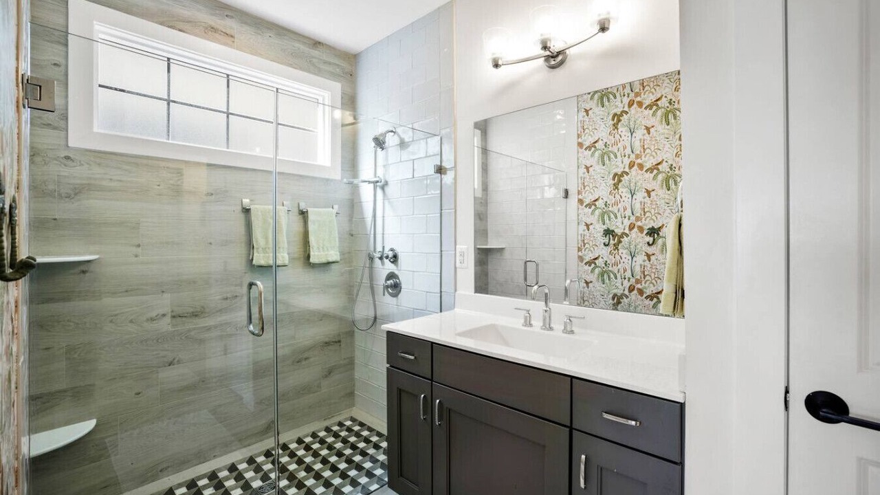 Photo of Bathroom in Locust Grove