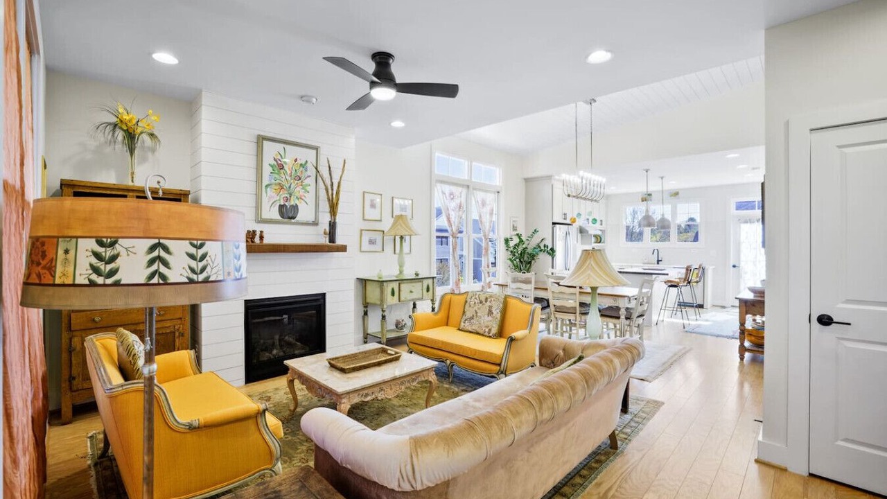Photo of Livingroom in Locust Grove