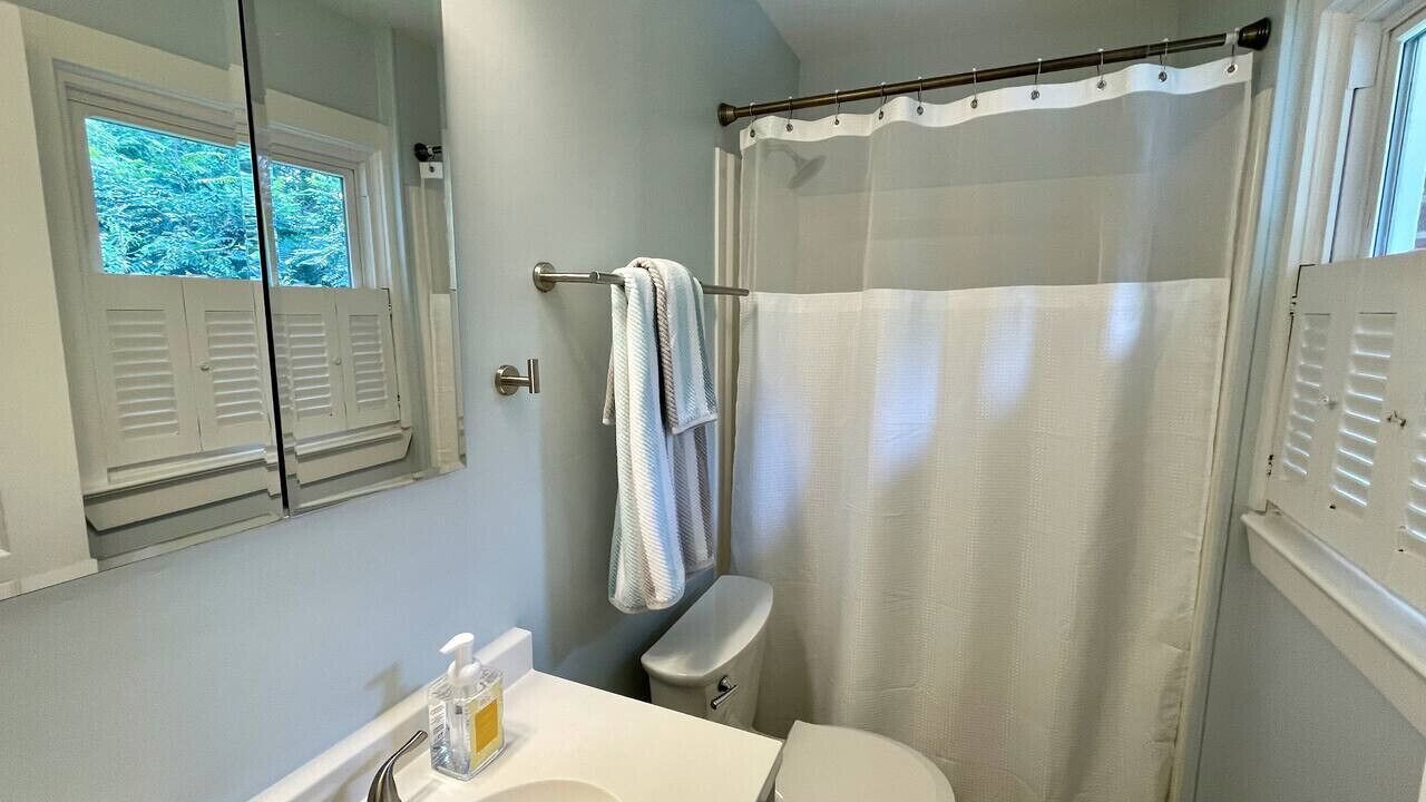 Photo of Bathroom in Locust Grove
