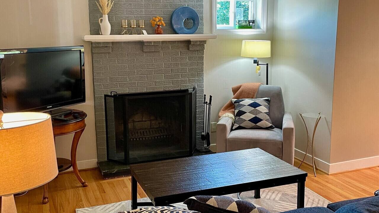 Photo of Livingroom in Locust Grove