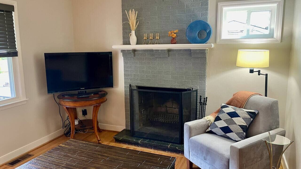 Photo of Livingroom in Locust Grove