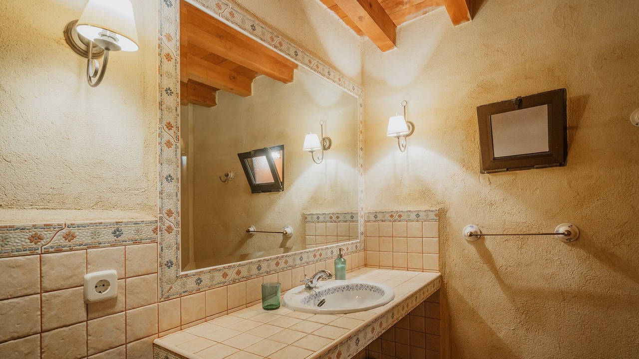 Photo of Bathroom in Duraton