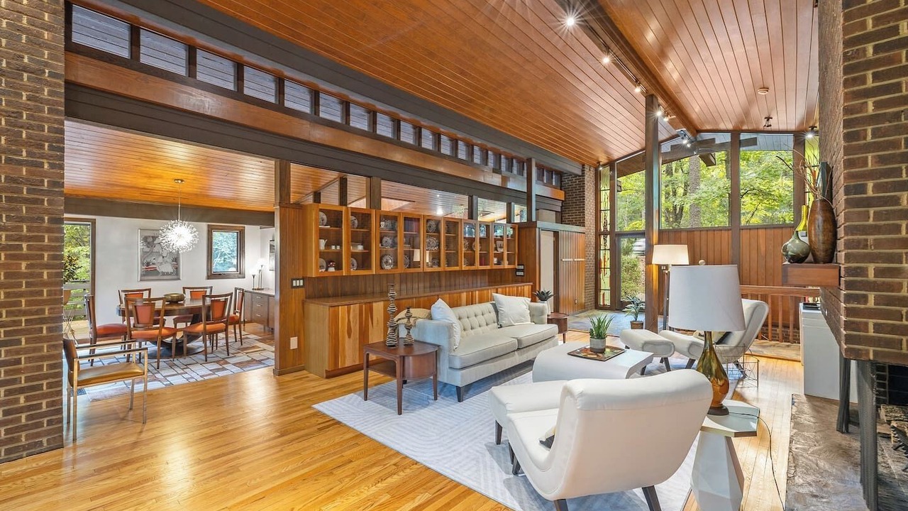 Photo of Livingroom in Chapel Hill