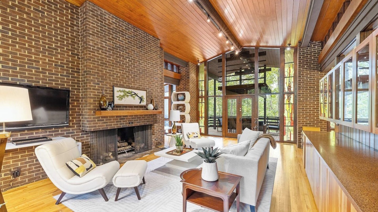 Photo of Livingroom in Chapel Hill