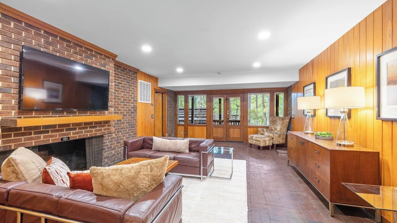 Photo of Livingroom in Chapel Hill
