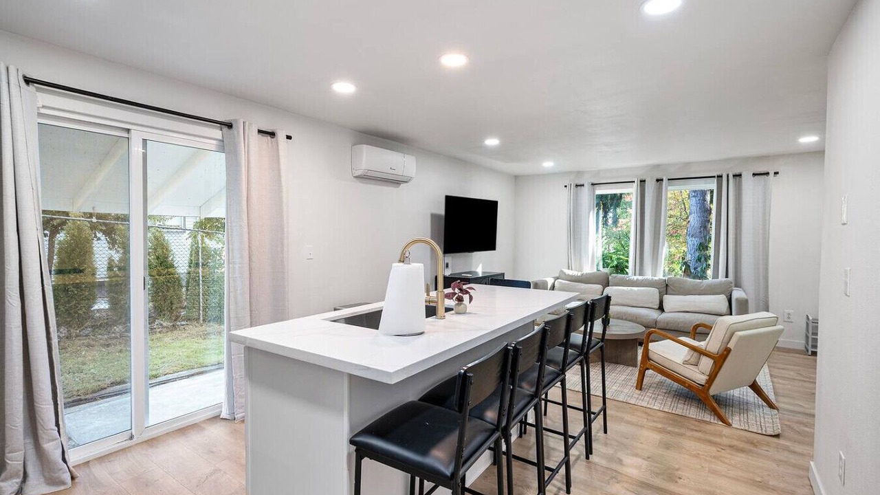 Photo of Others in Everett