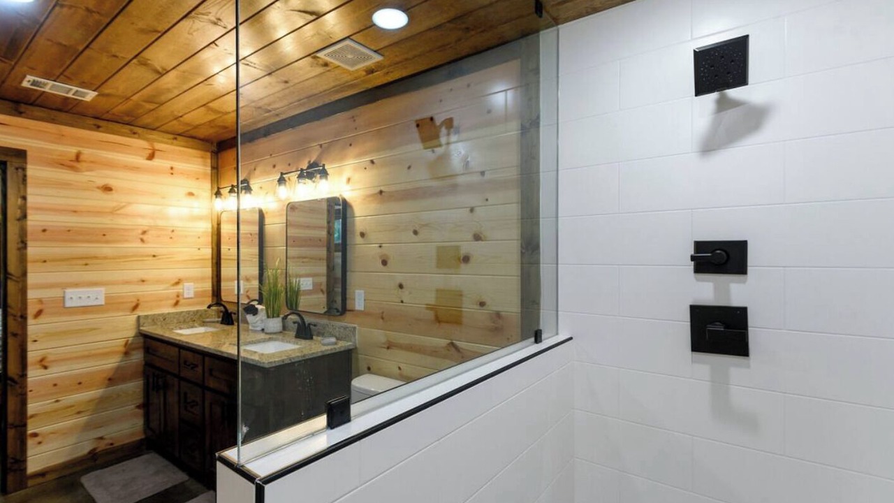 Photo of Bathroom in Broken Bow