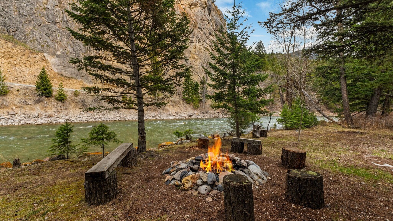Photo of Livingroom in Gallatin Gateway