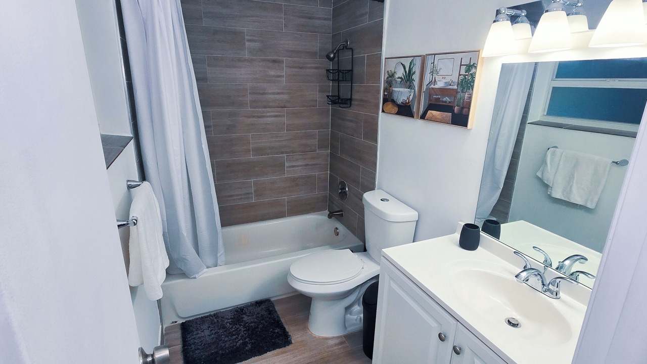 Photo of Bathroom in Royal Poinciana
