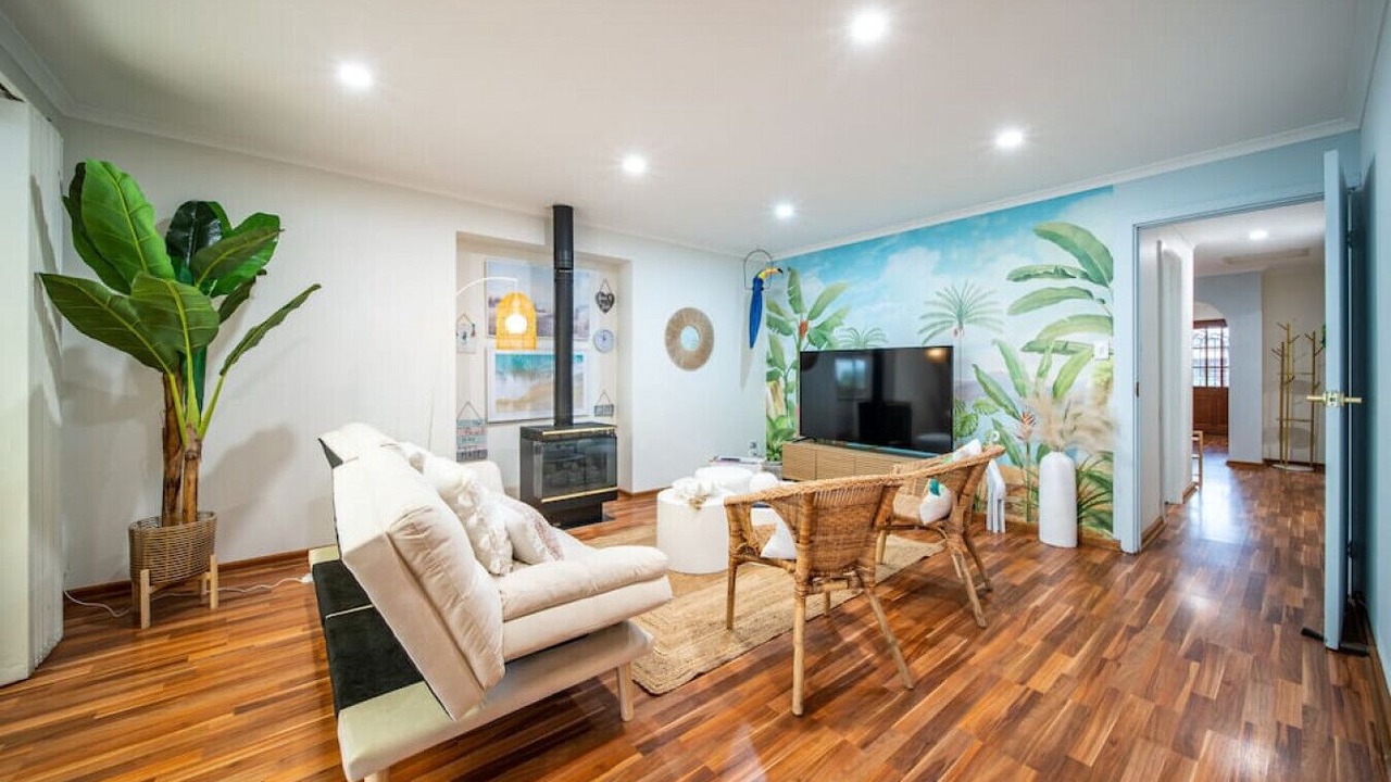 Photo of Livingroom in Seacombe Gardens