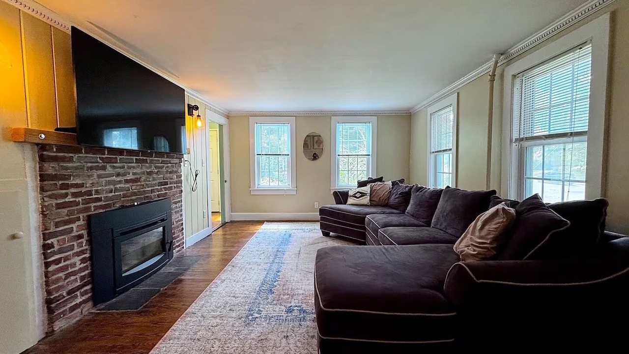 Photo of Livingroom in Amherst