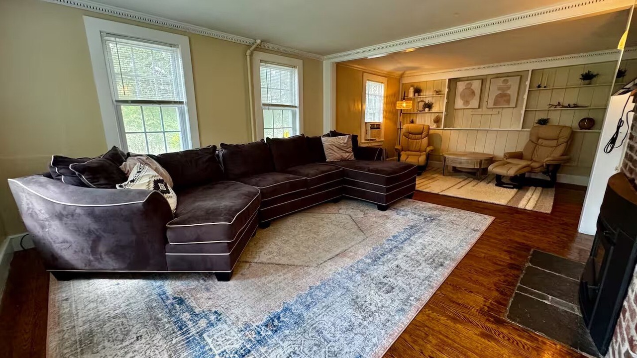 Photo of Livingroom in Amherst
