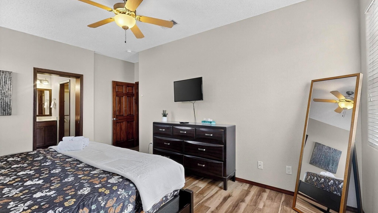 Photo of Bedroom in North Valley
